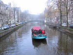 Turisti in barca ad Amsterdam